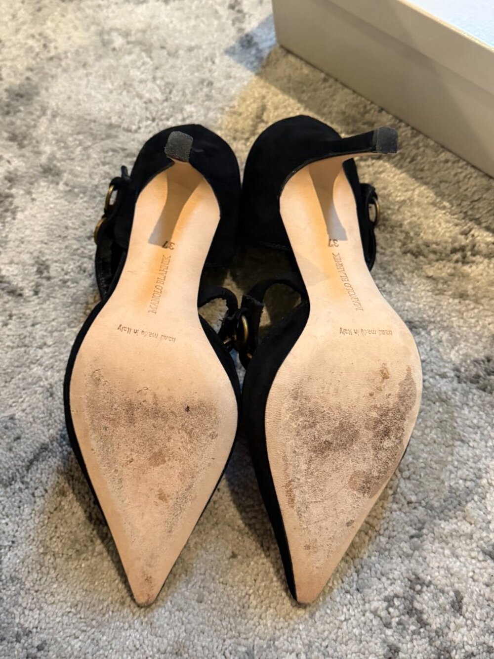 Beautiful Manolo Blahnik Heels in Black Suede - Picture 5 of 12